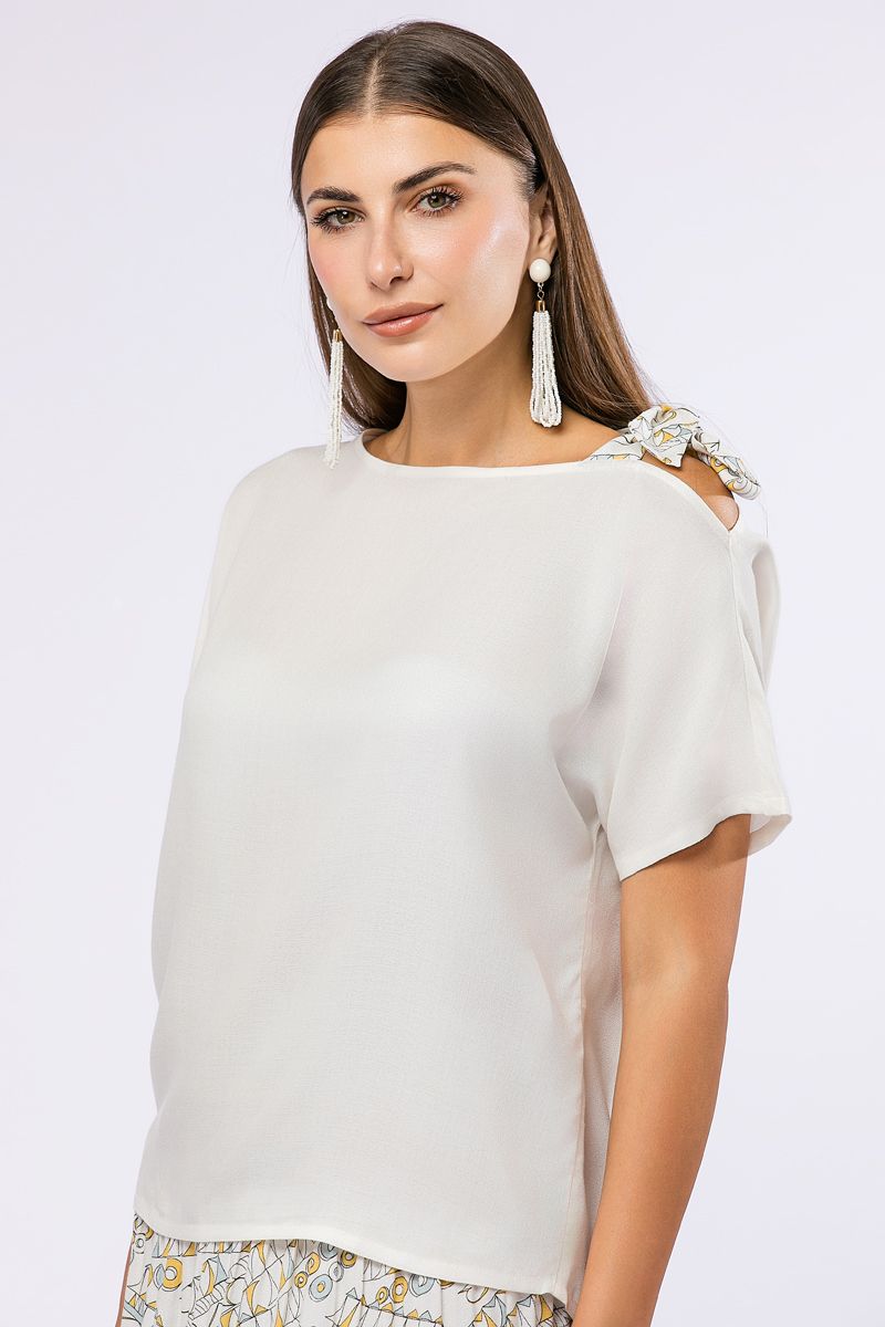 بلوزة برباط على الكتف