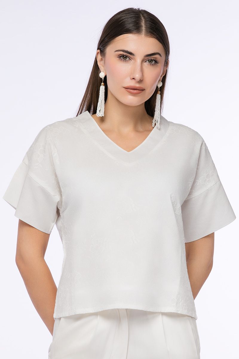 بلوزة مطرزة