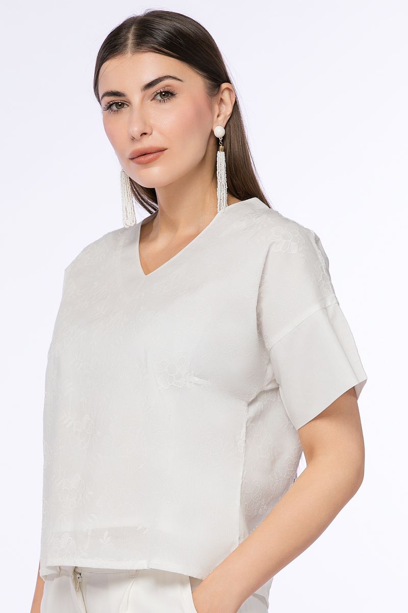 بلوزة مطرزة