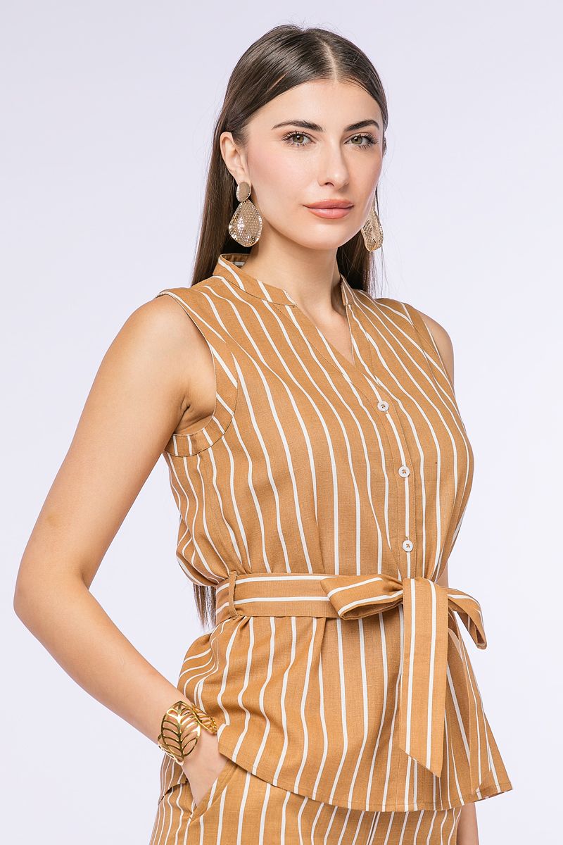 قميص مخطط بدون أكمام