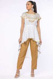 بلوزة غير متماثلة الطول