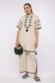 pants with embroidery