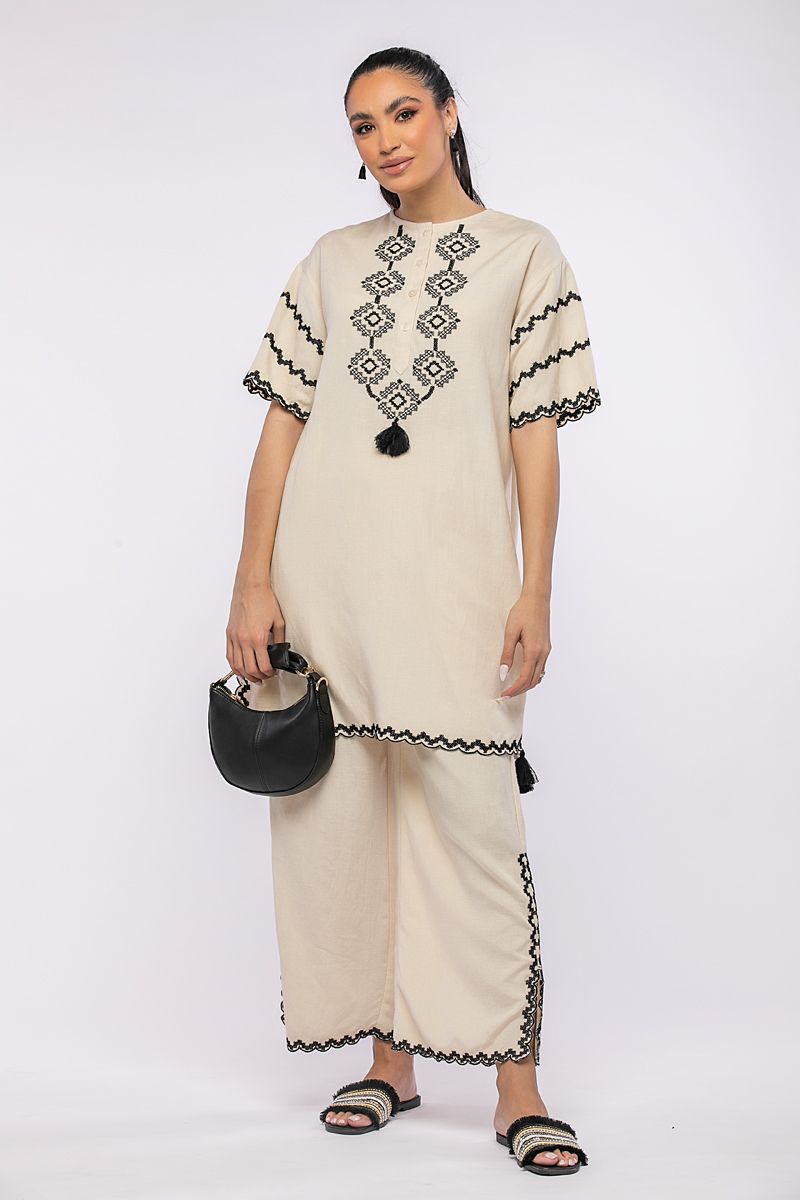 pants with embroidery