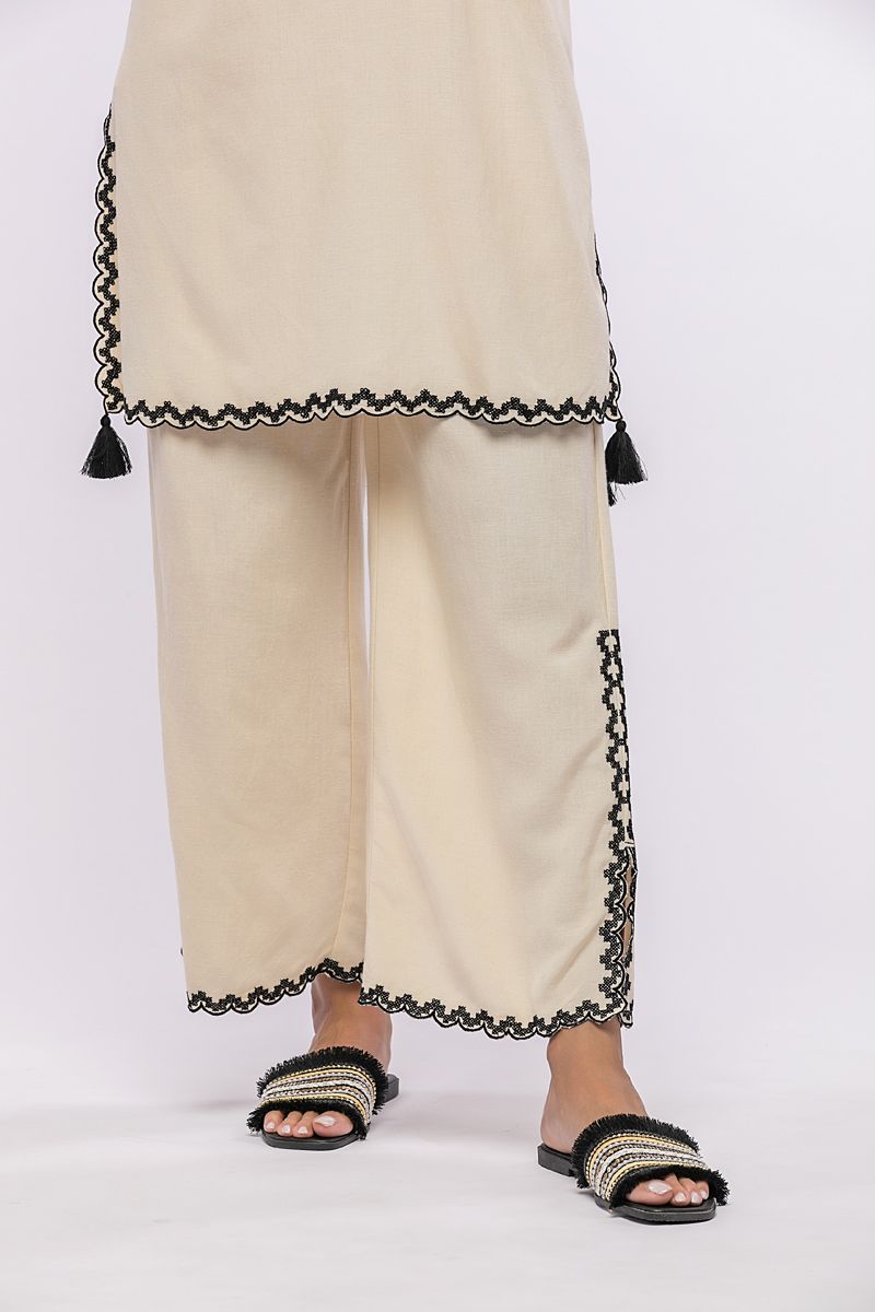 pants with embroidery