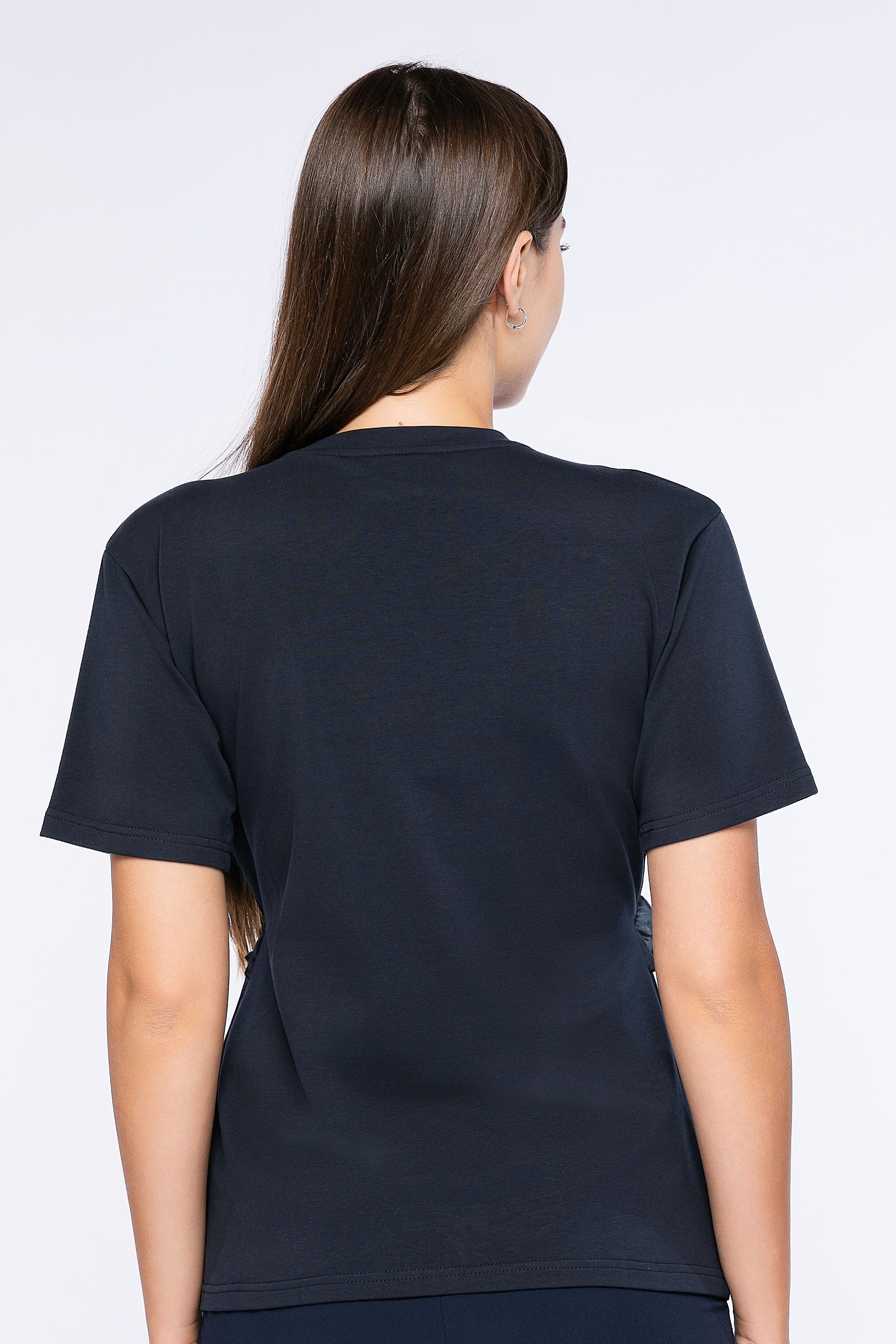 بلوزة مكشكشة بزمة على الخصر