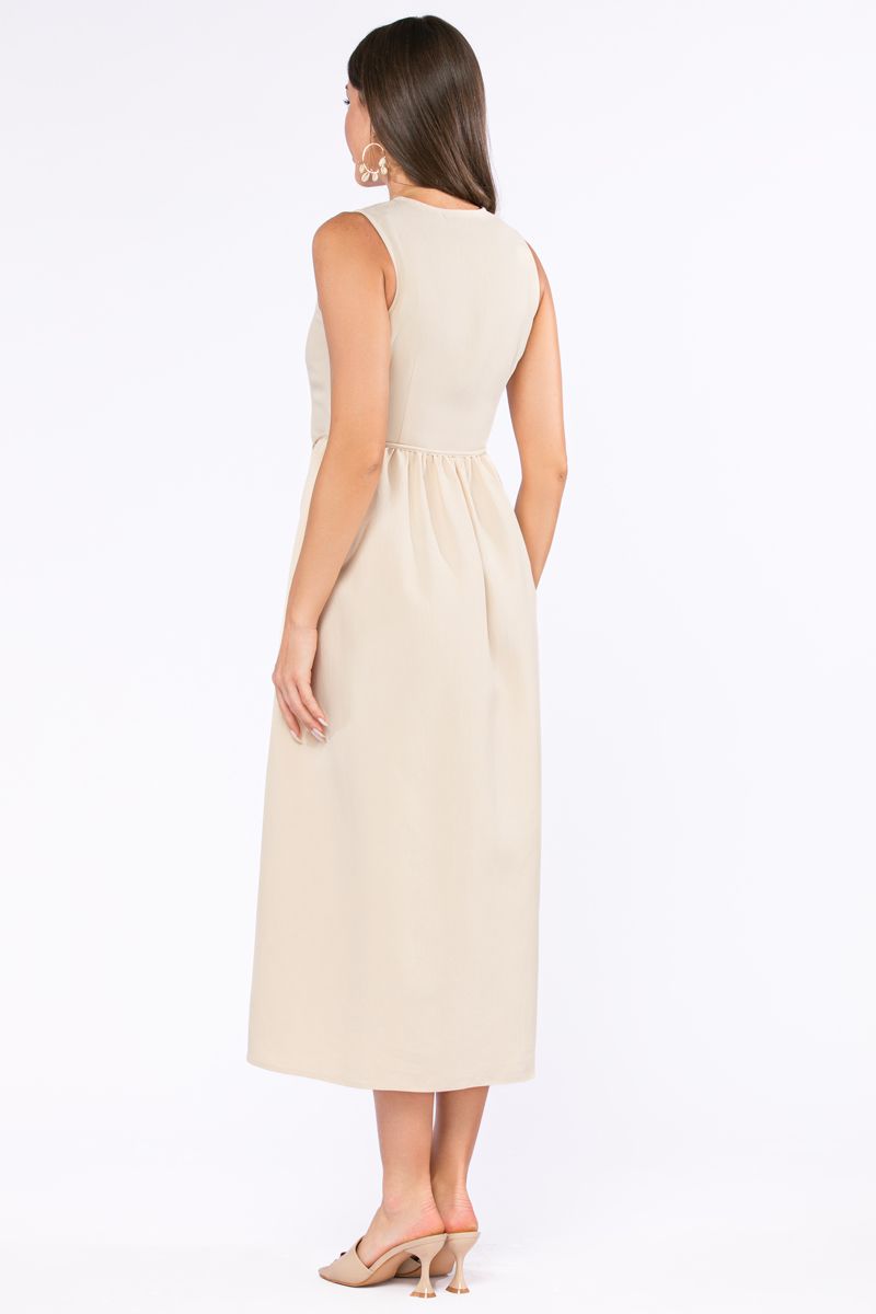 فستان بدون أكمام