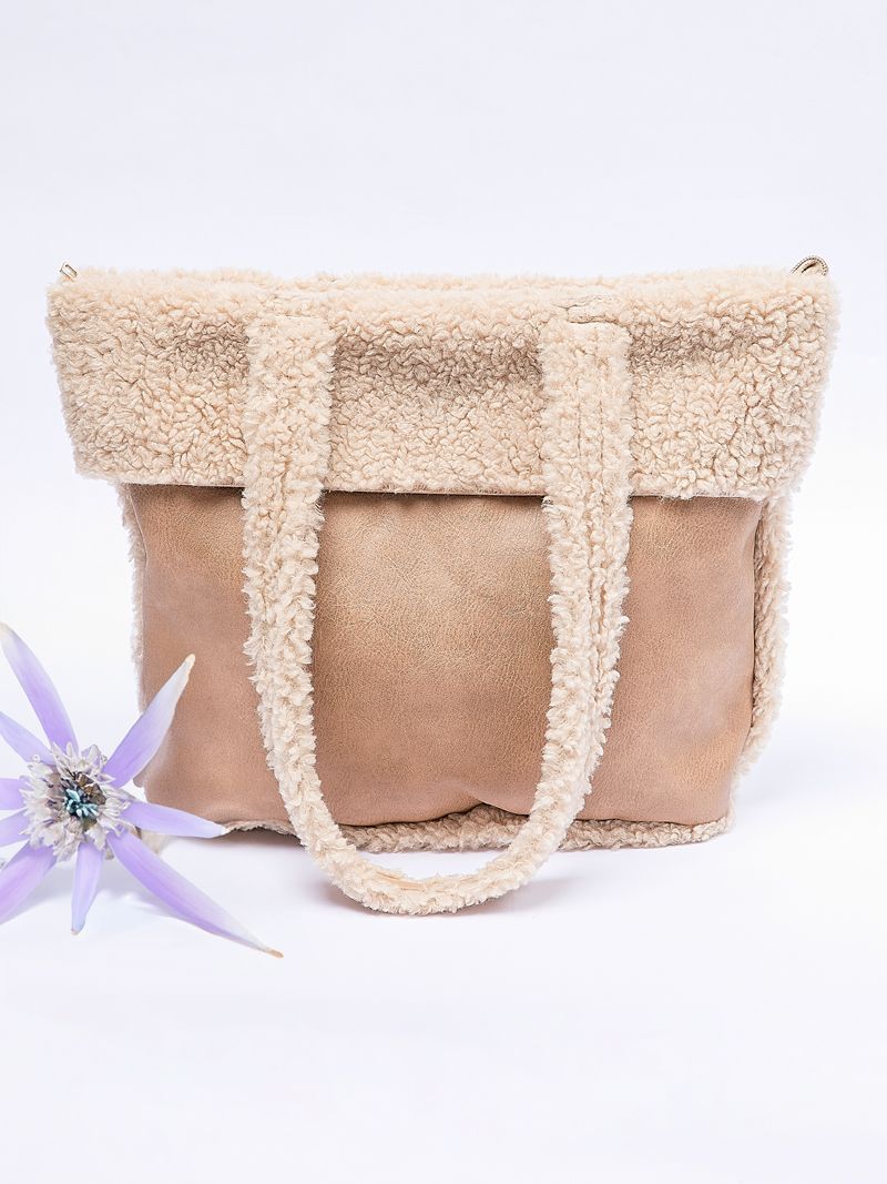 shoulder bag with fleece details