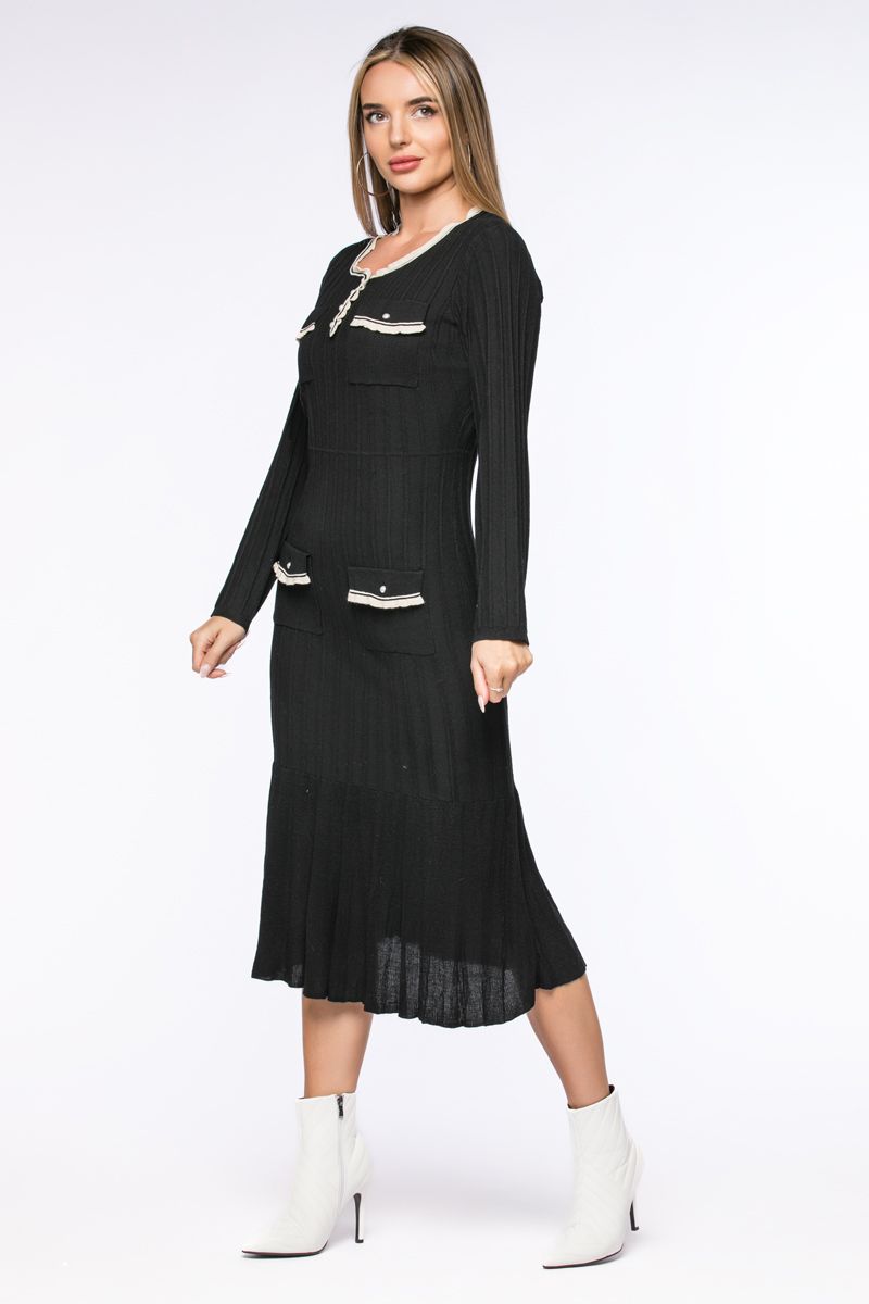 فستان محبوك بتقليم مضلع