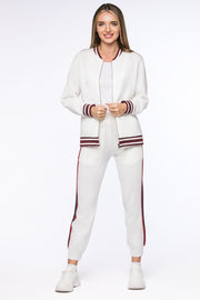 بنطلون محبوك بخطوط