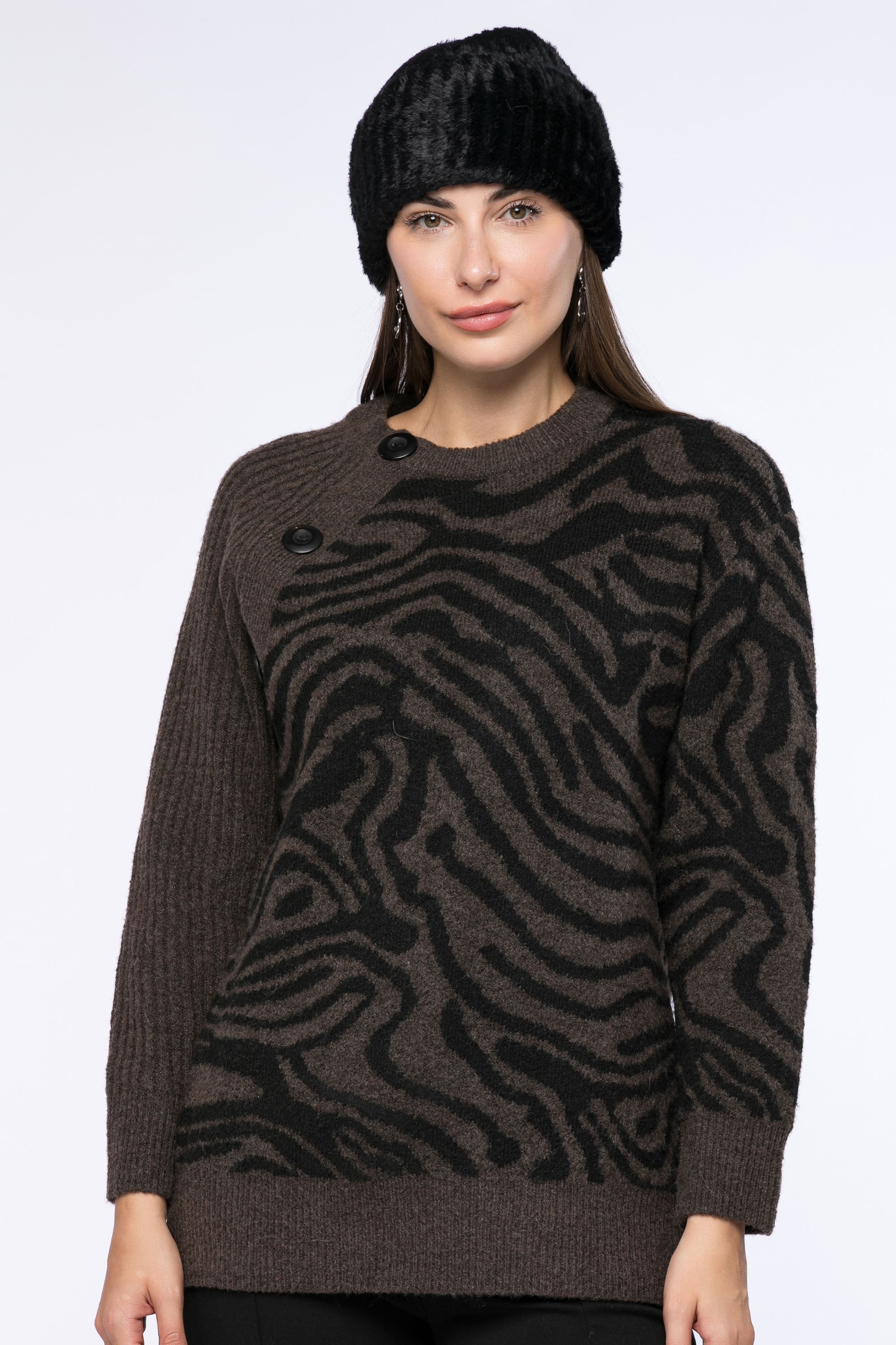 printed knitted sweater with buttons