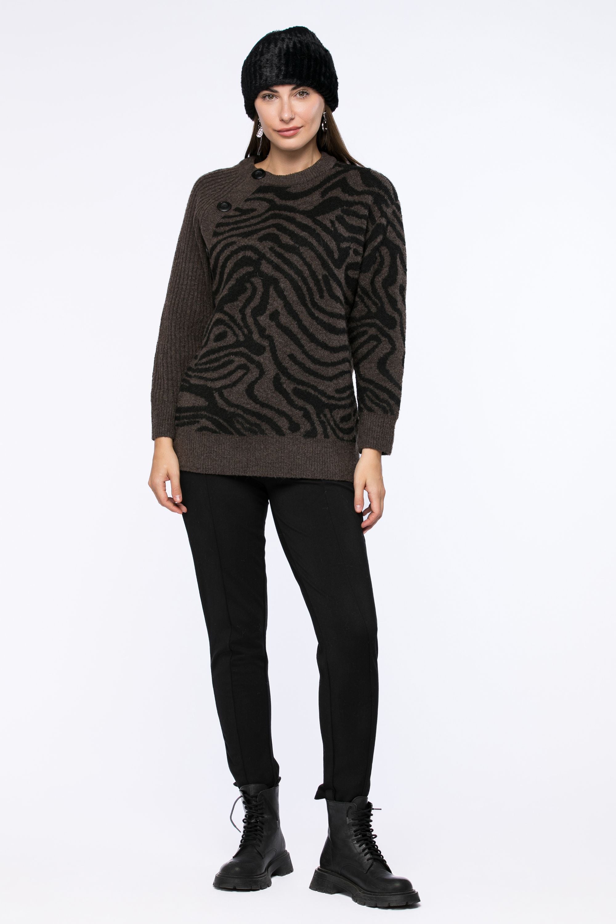 printed knitted sweater with buttons