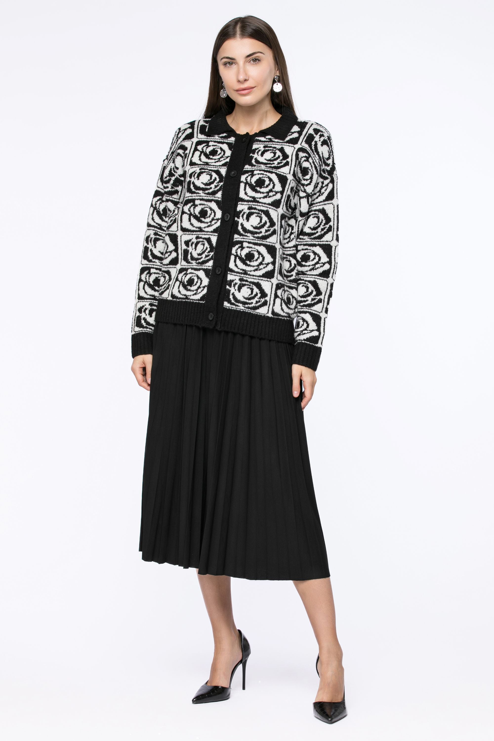 contrast colored knitted cardigan