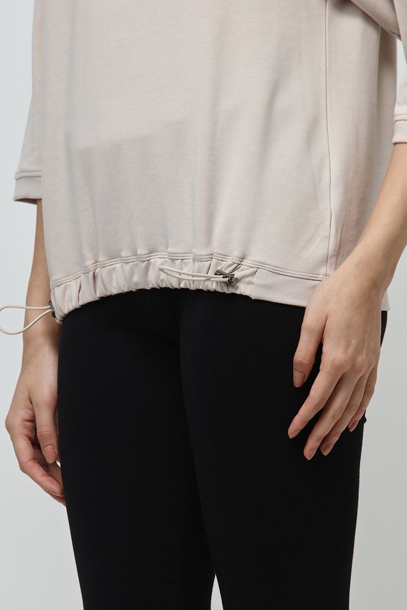 بلوزة بأكمام ثلاثة أرباع