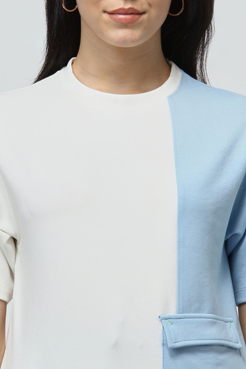 contrast colored t-shirt