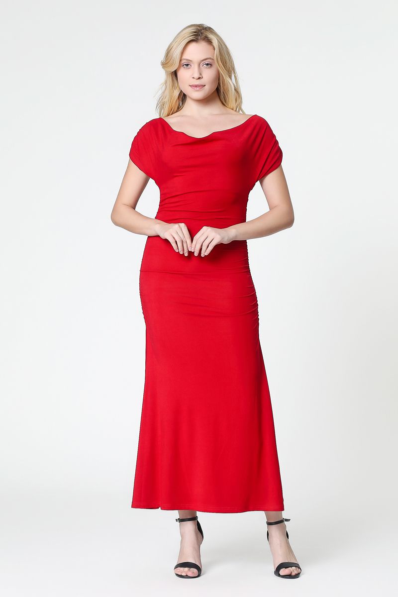 فستان ماكسي بأكتاف مكشوفة