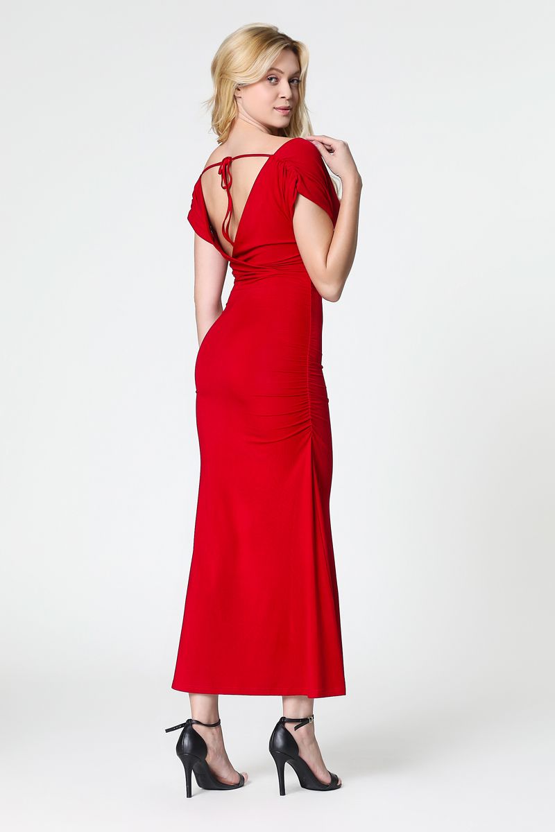 فستان ماكسي بأكتاف مكشوفة