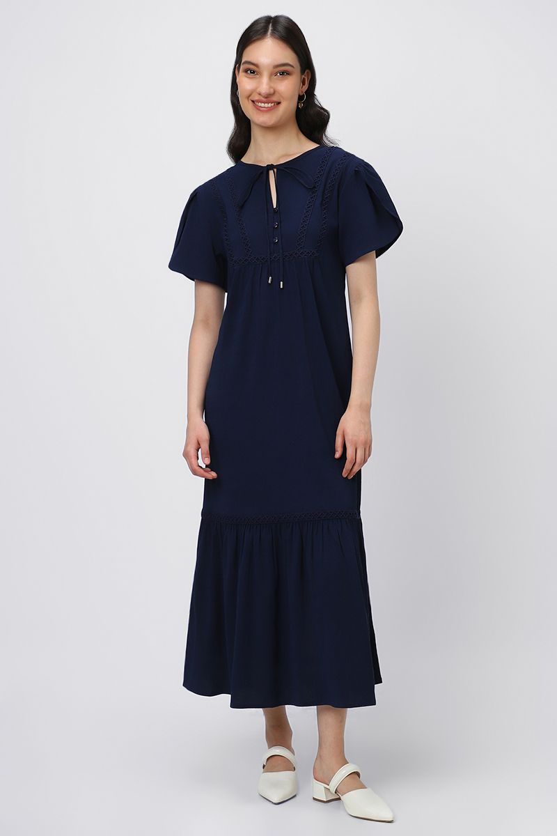 فستان نسائي بتطريز