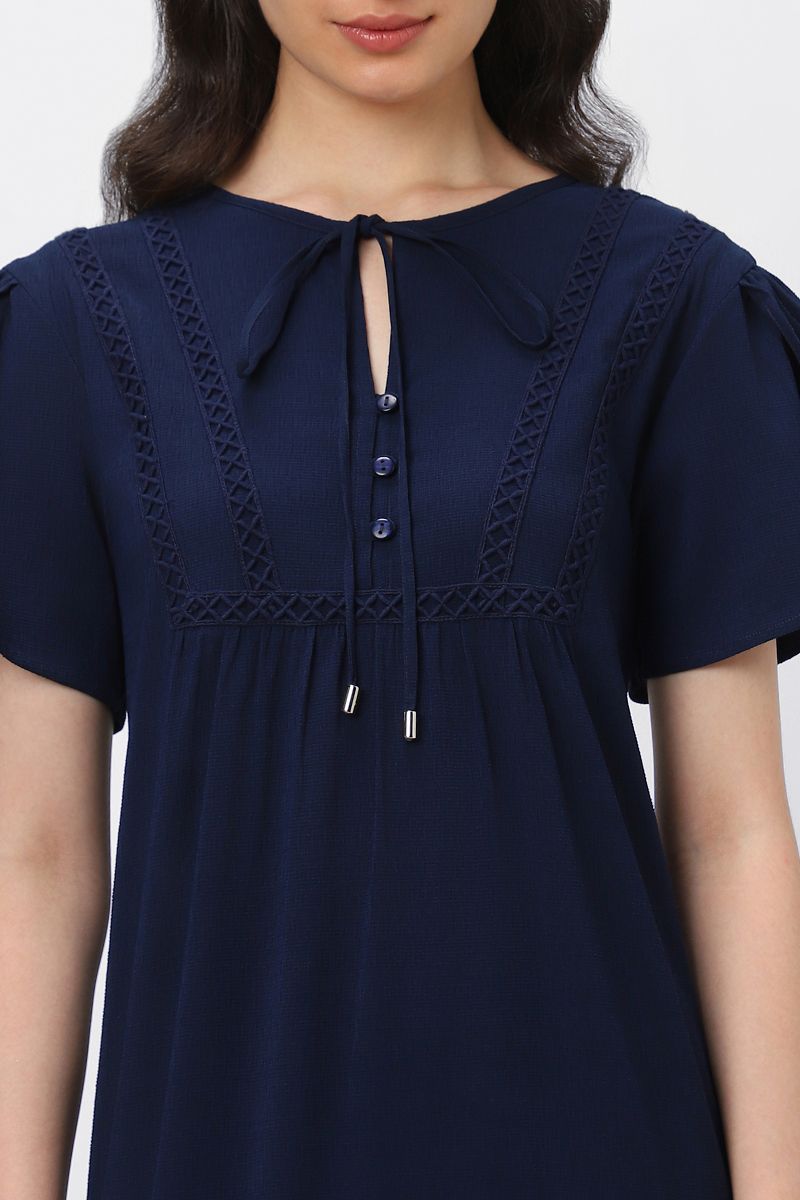 فستان نسائي بتطريز