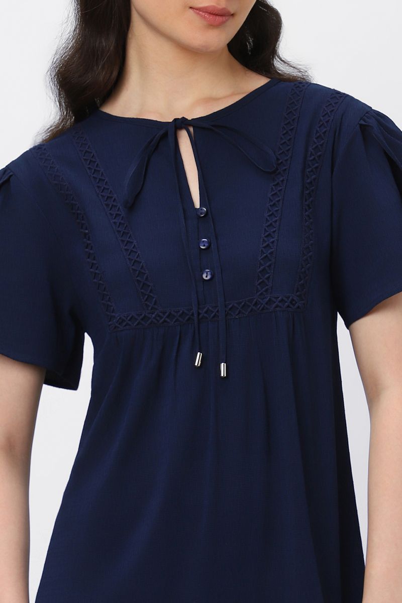 فستان نسائي بتطريز