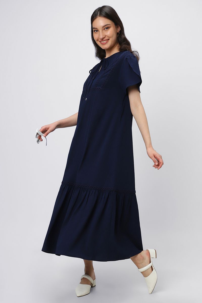 فستان نسائي بتطريز