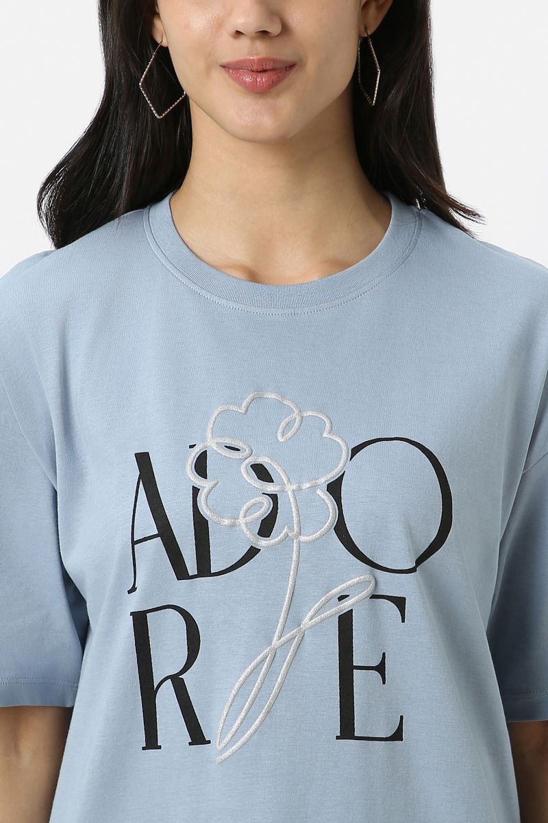 تيشيرت نسائي بطبعة