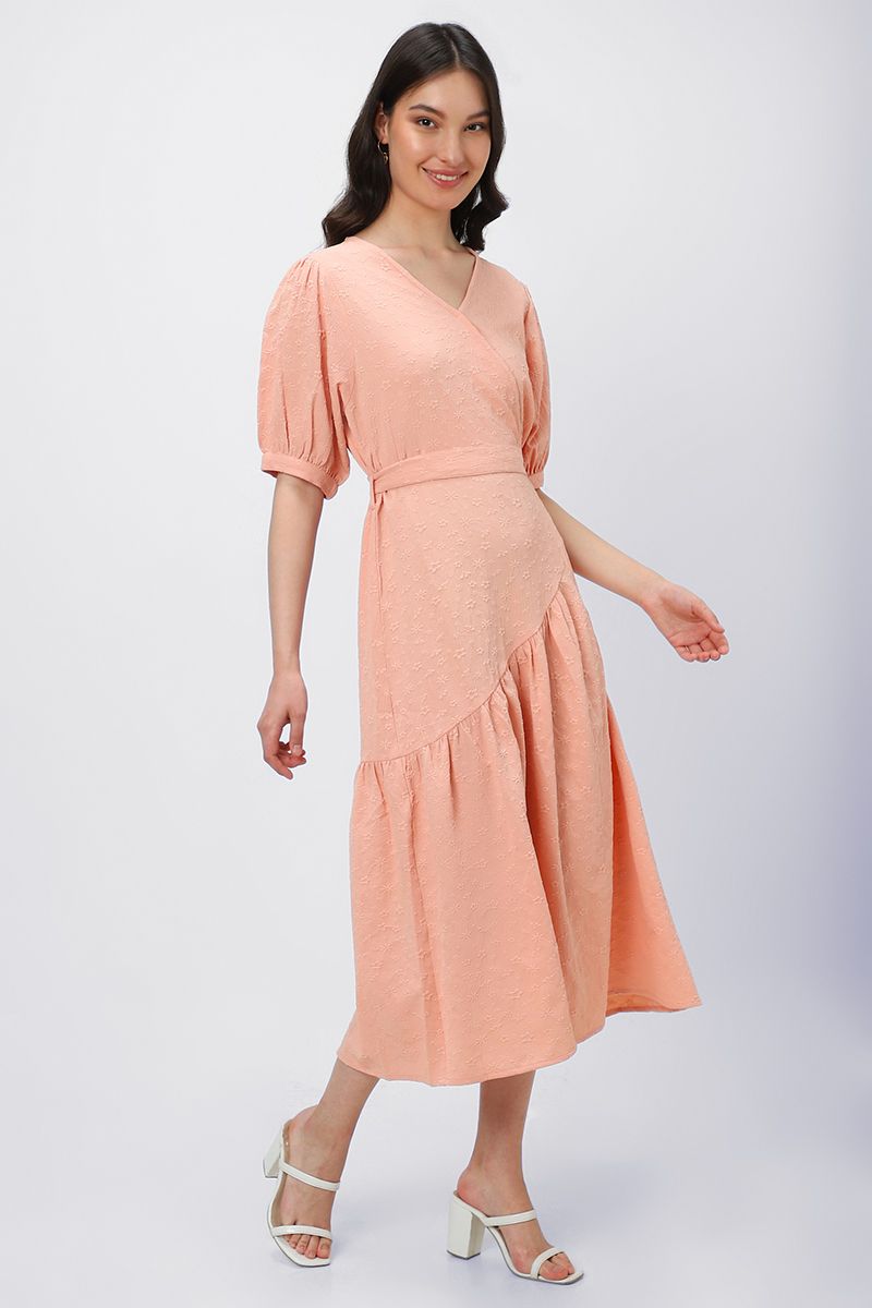 فستان نسائي بخامة منقوشة