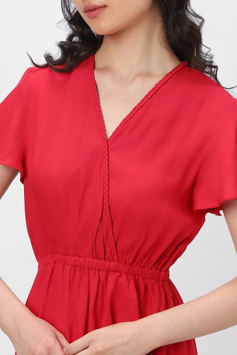 فستان نسائي غير متماثل الطول