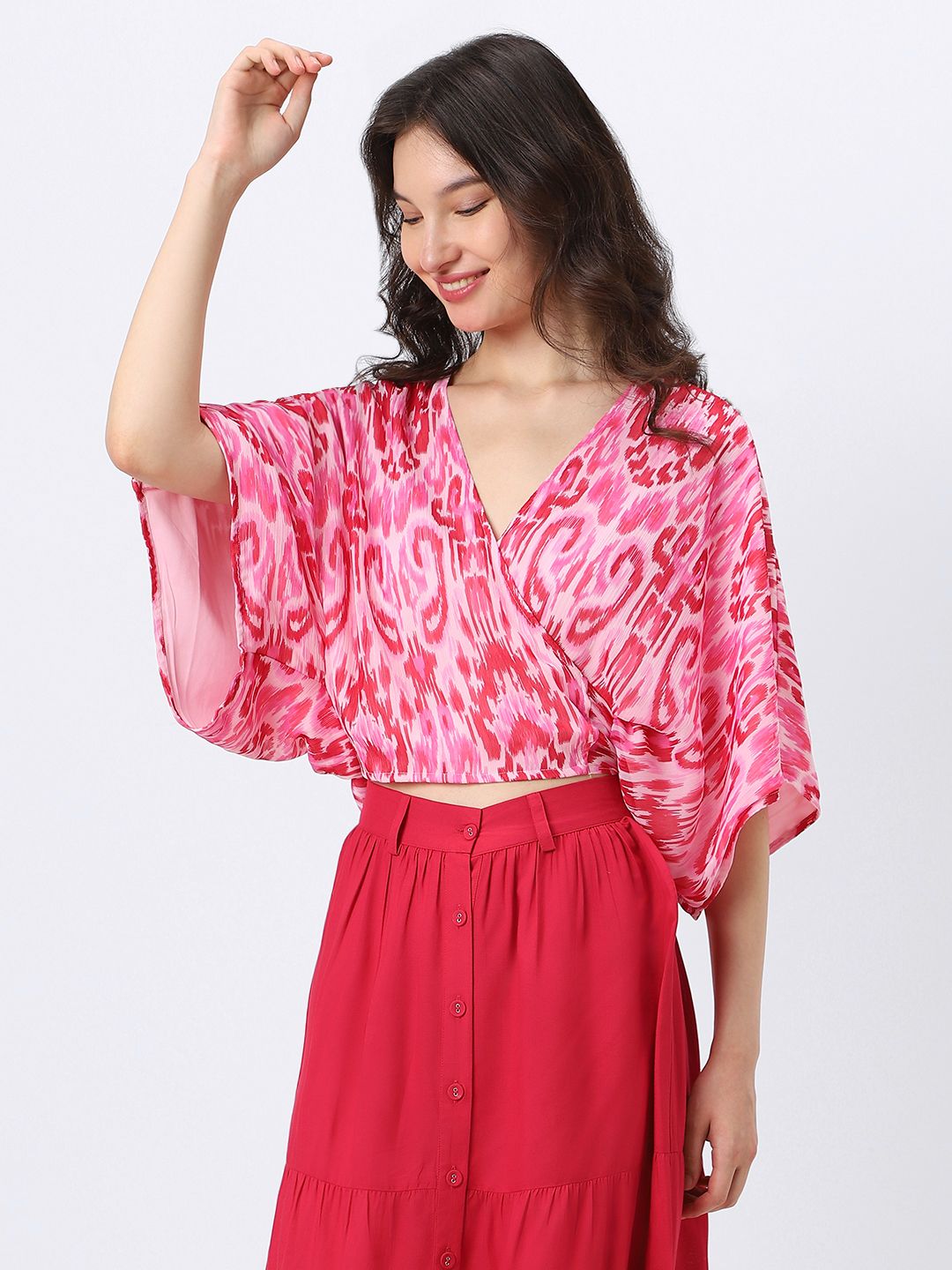 بلوزة نسائية لف بطبعات