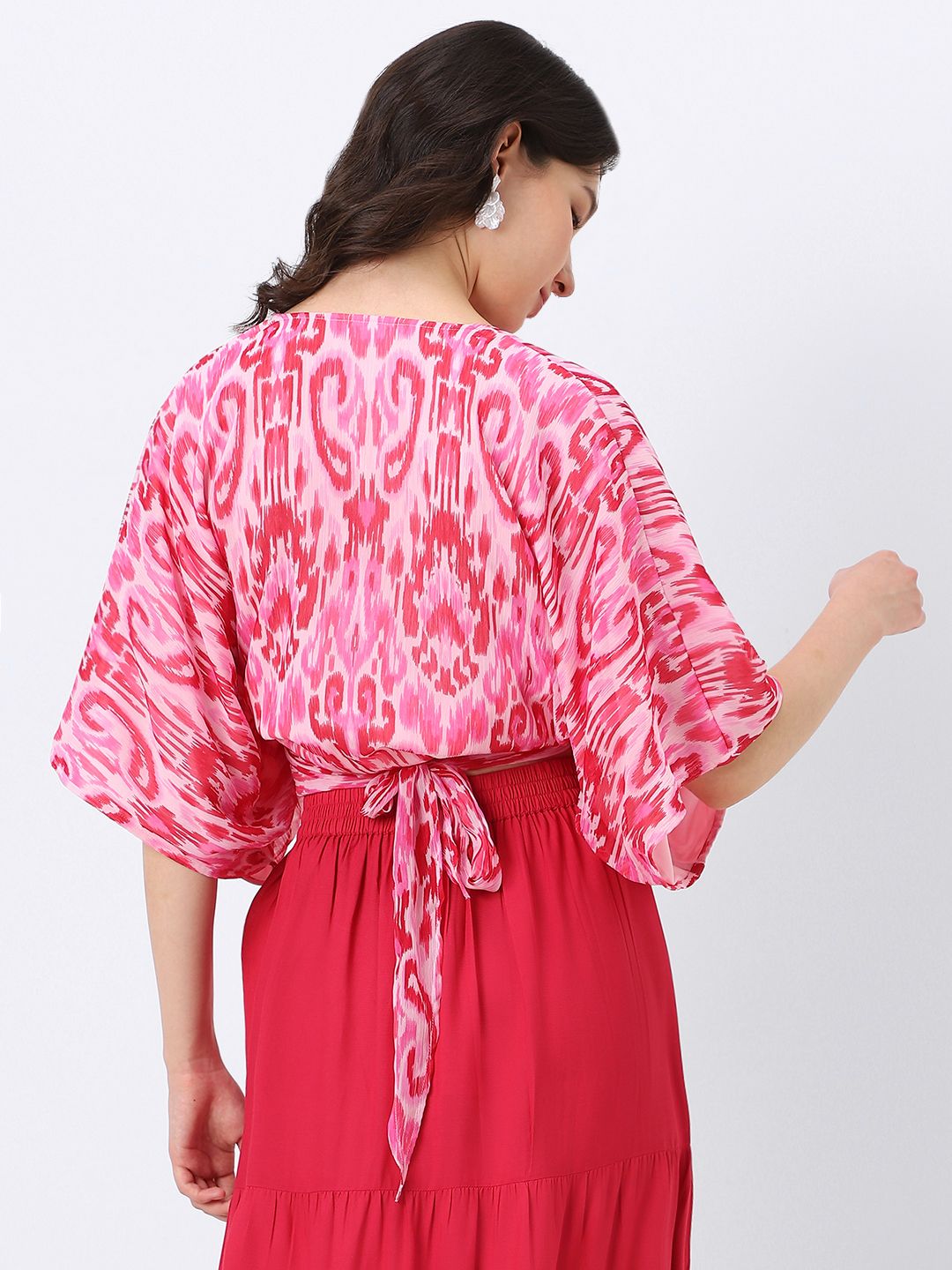 بلوزة نسائية لف بطبعات