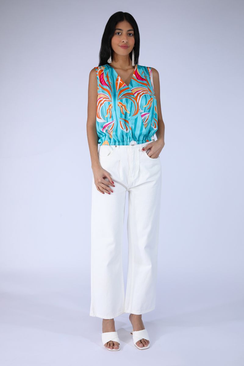 بلوزة نسائية بطبعات ملونة