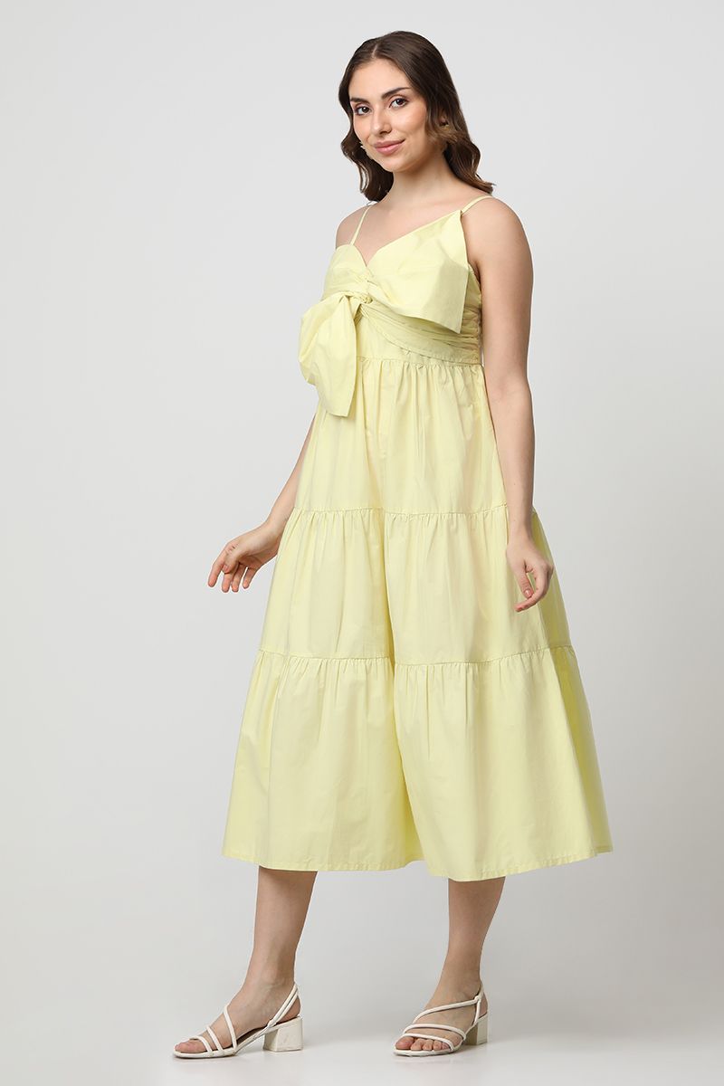 فستان نسائي بدون أكمام