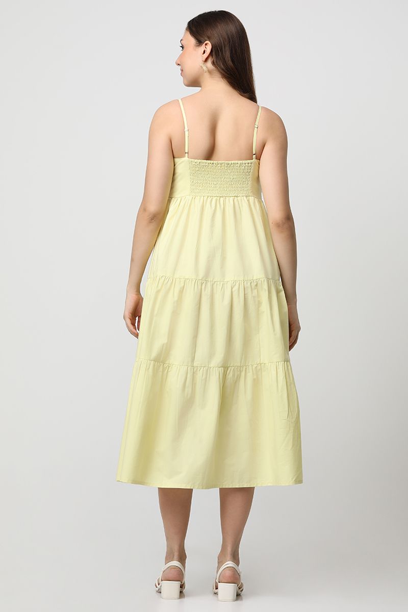 فستان نسائي بدون أكمام