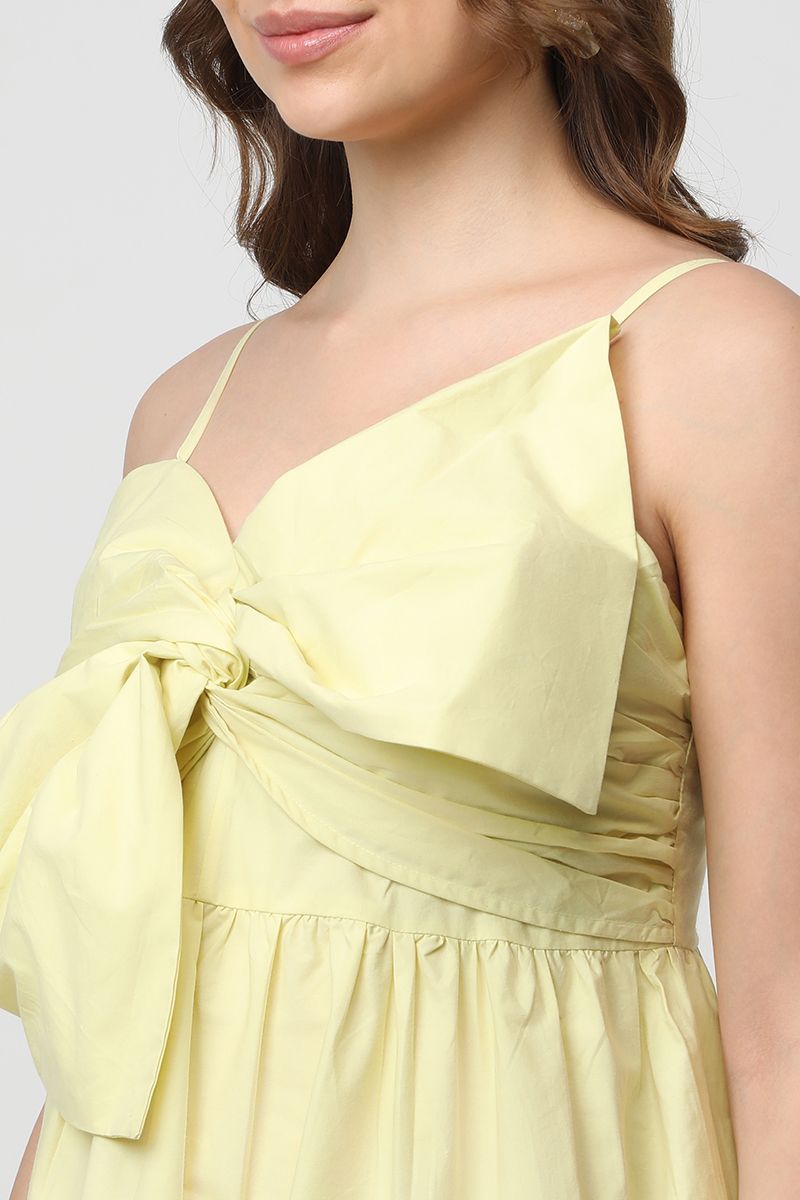 فستان نسائي بدون أكمام