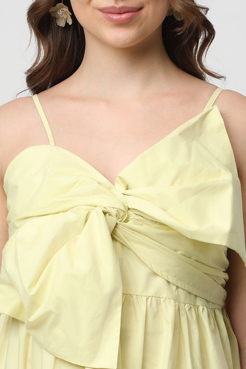 فستان نسائي بدون أكمام