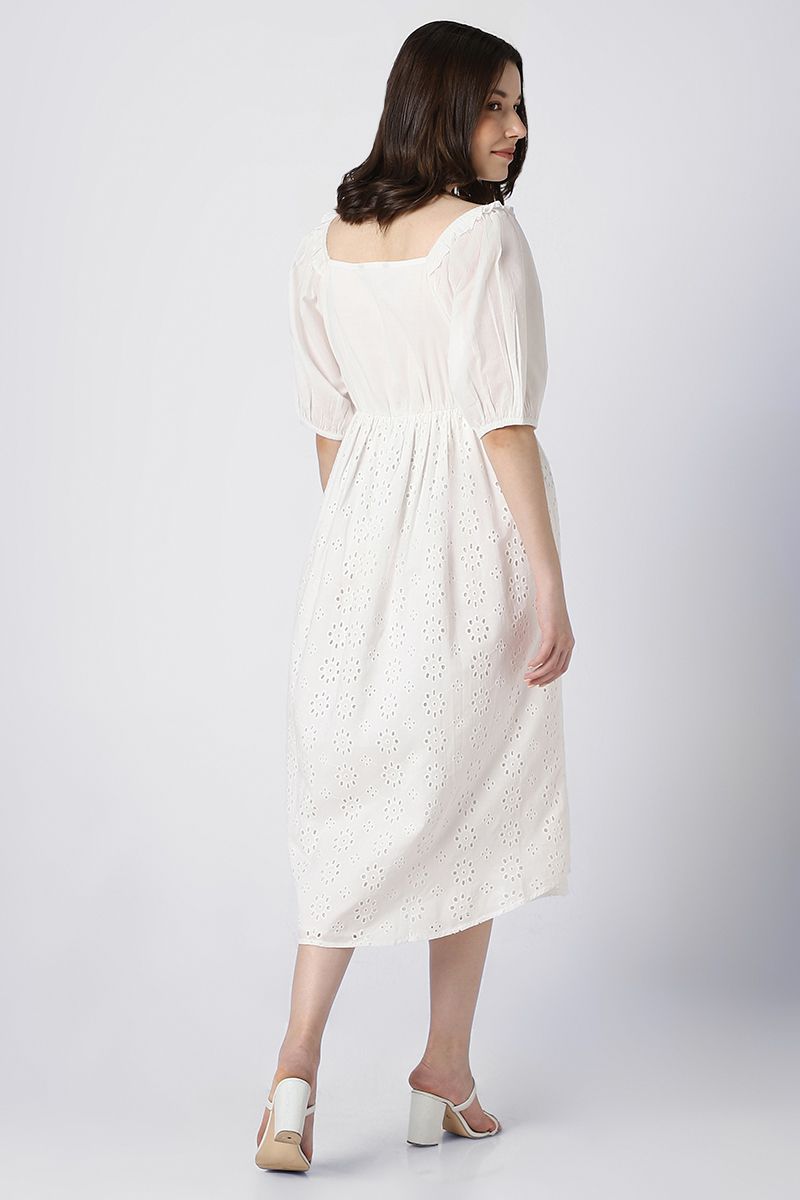 فستان نسائي بفتحات مخرمة