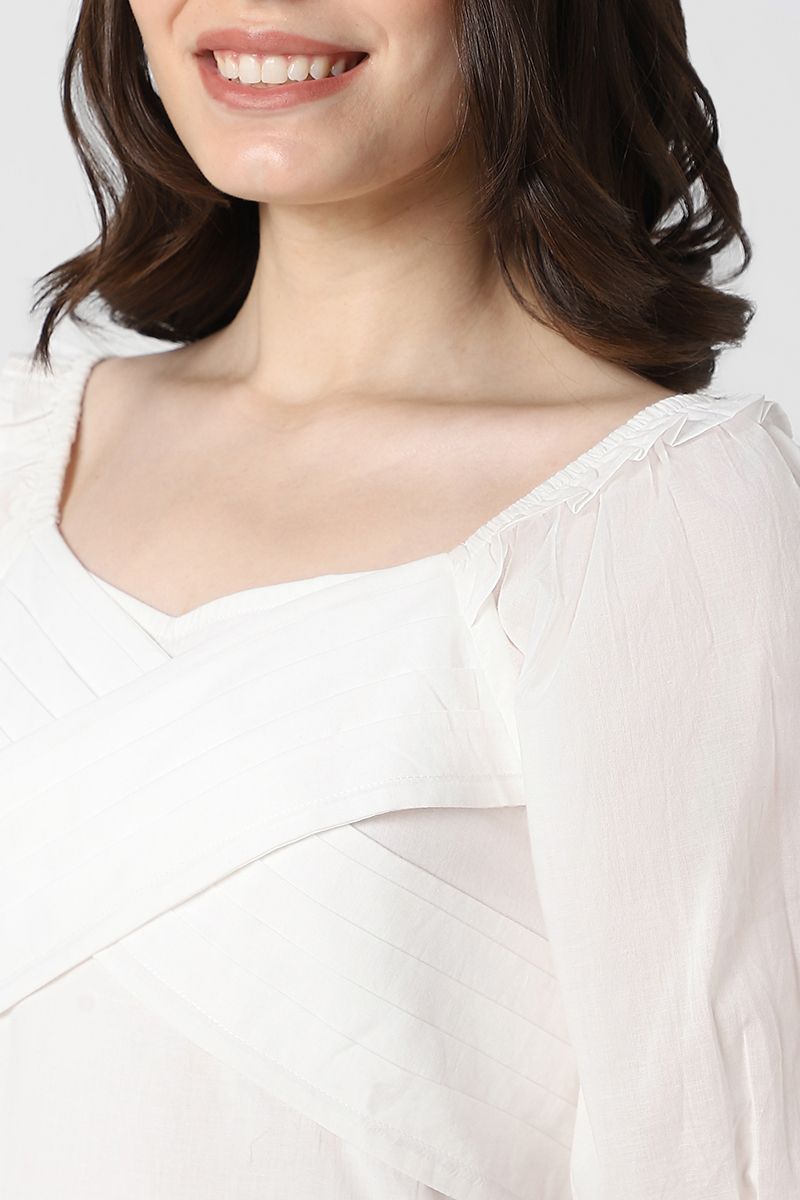 فستان نسائي بفتحات مخرمة