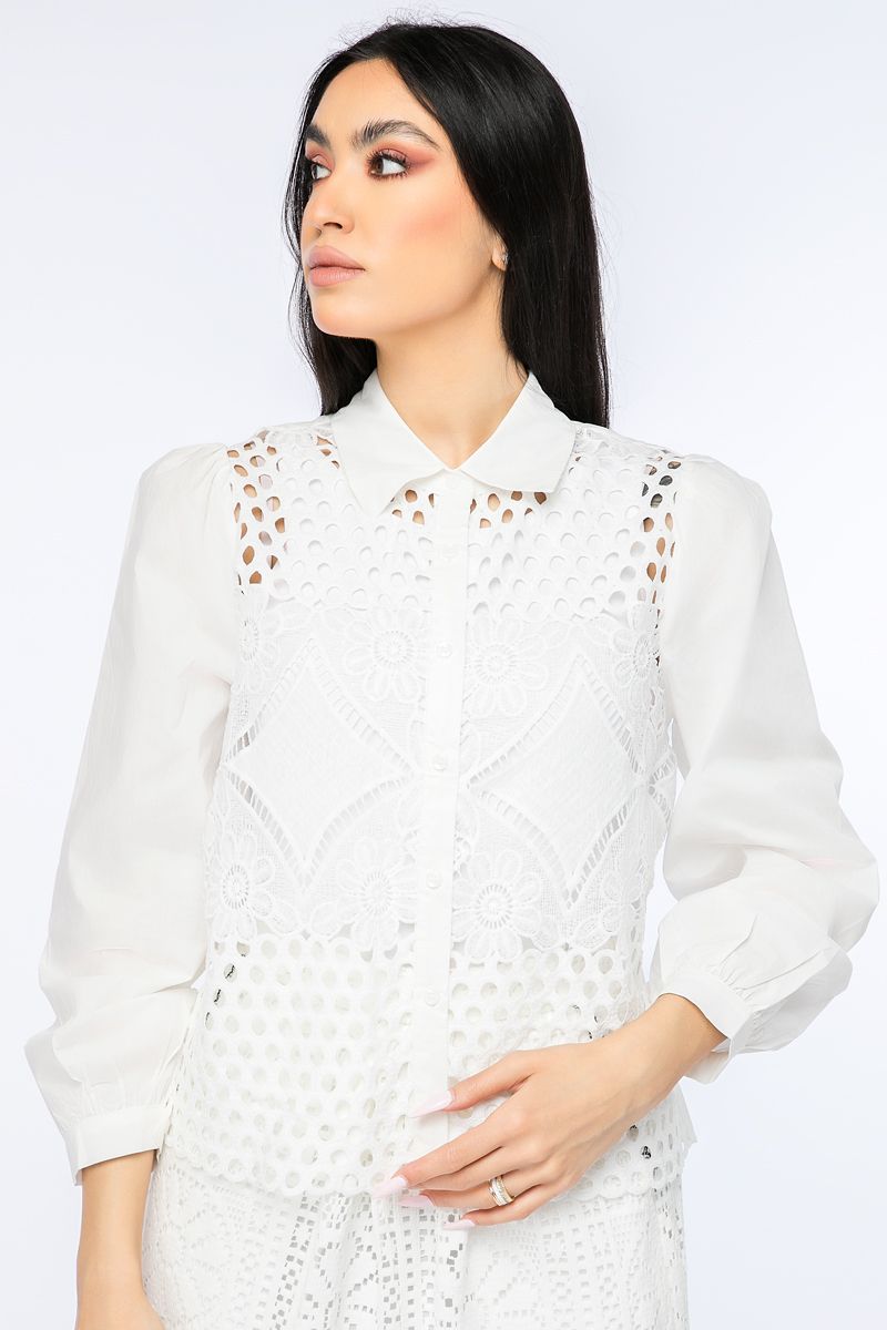 قميص نسائي بفتحات مخرمة