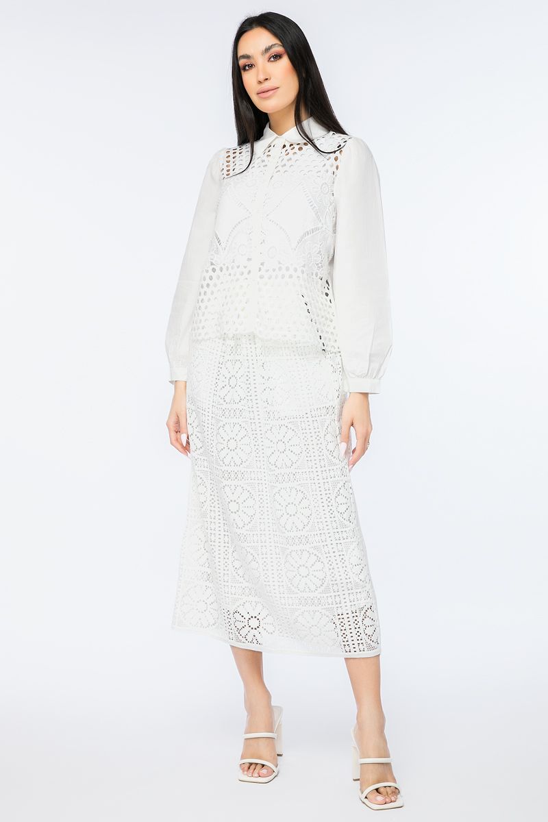 قميص نسائي بفتحات مخرمة