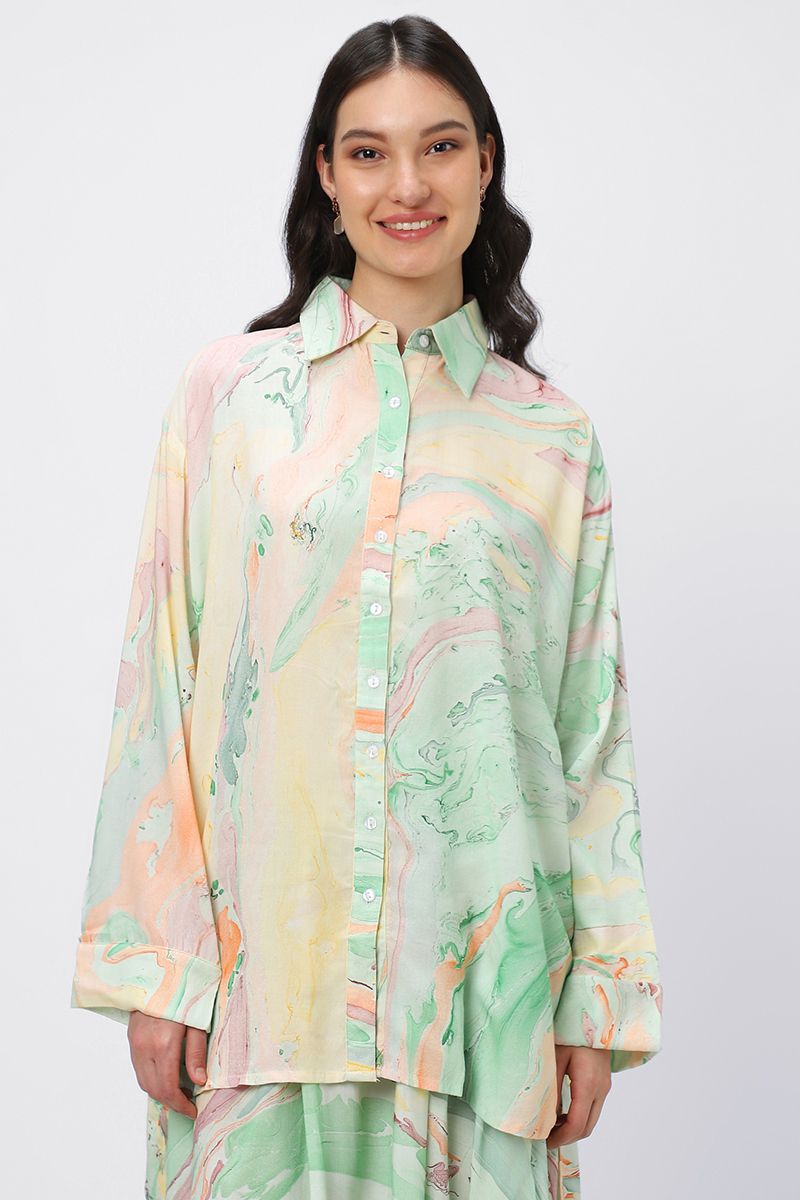 قميص نسائي بطبعات للبحر