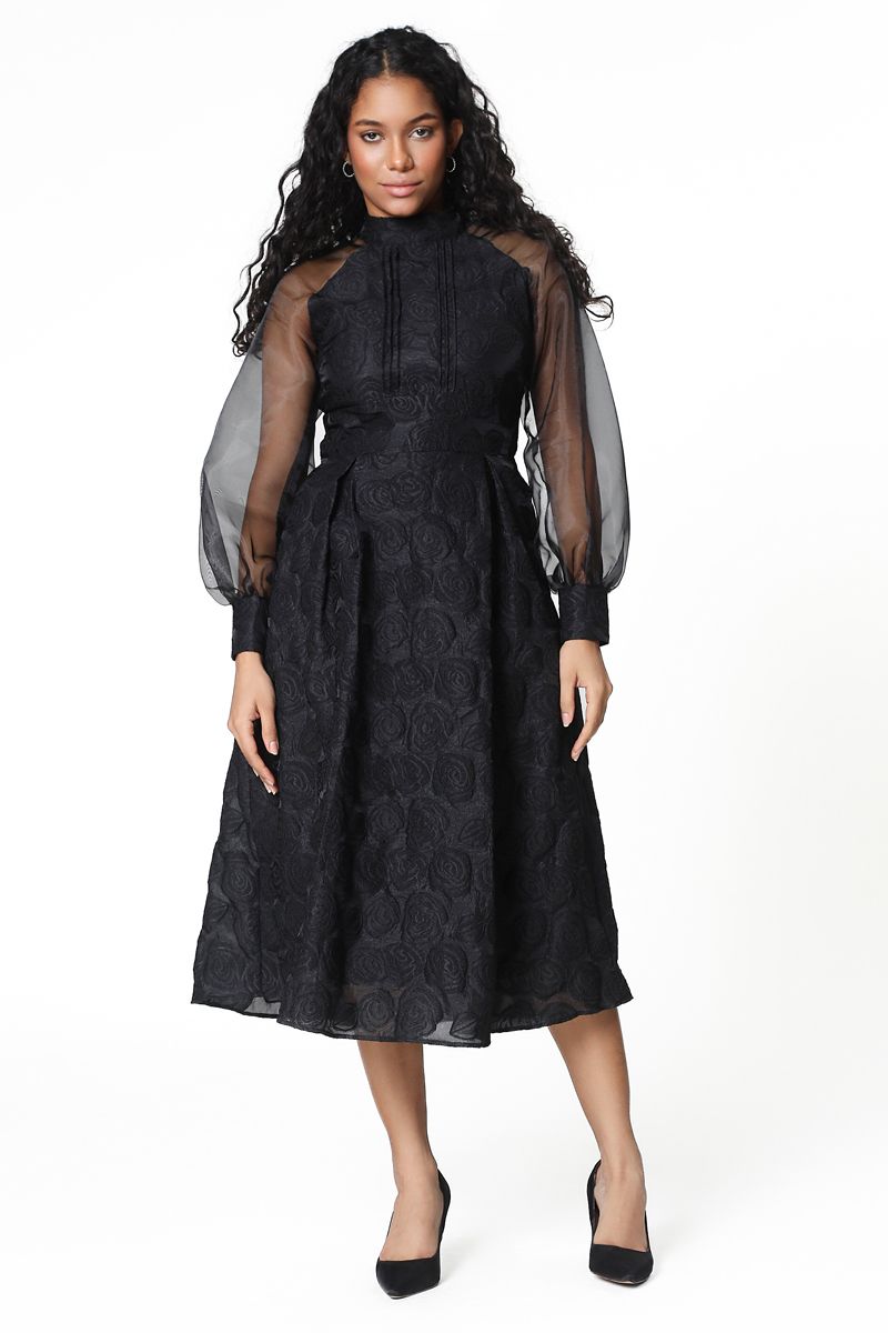 فستان بأكمام شيفون