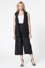 Capri cropped pants with floral texture