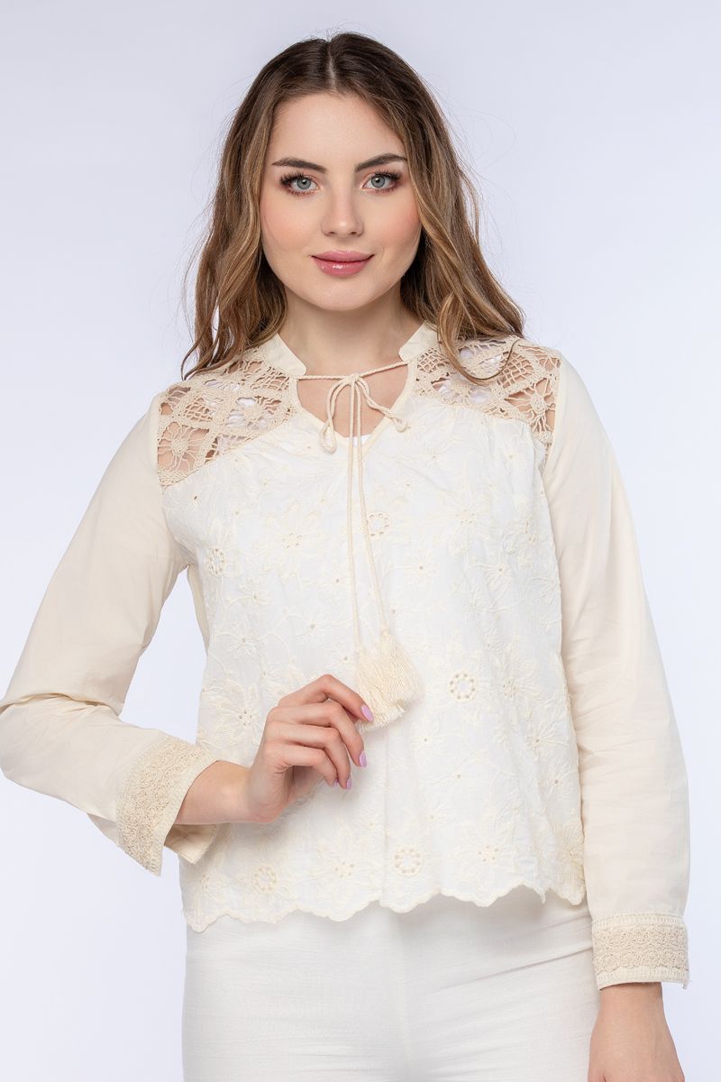 بلوزة نسائية بتطريز