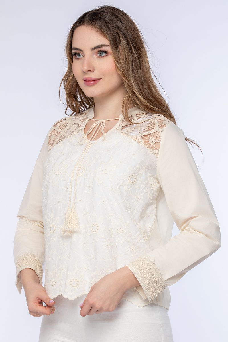 بلوزة نسائية بتطريز