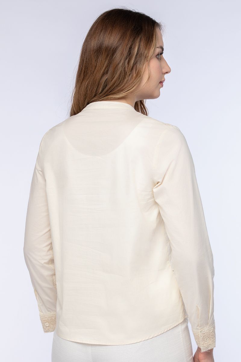 بلوزة نسائية بتطريز