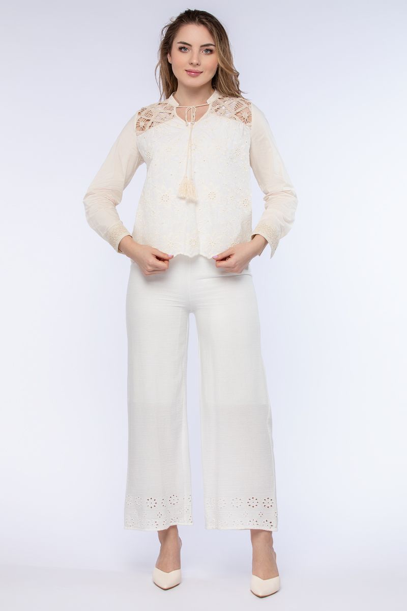 بلوزة نسائية بتطريز