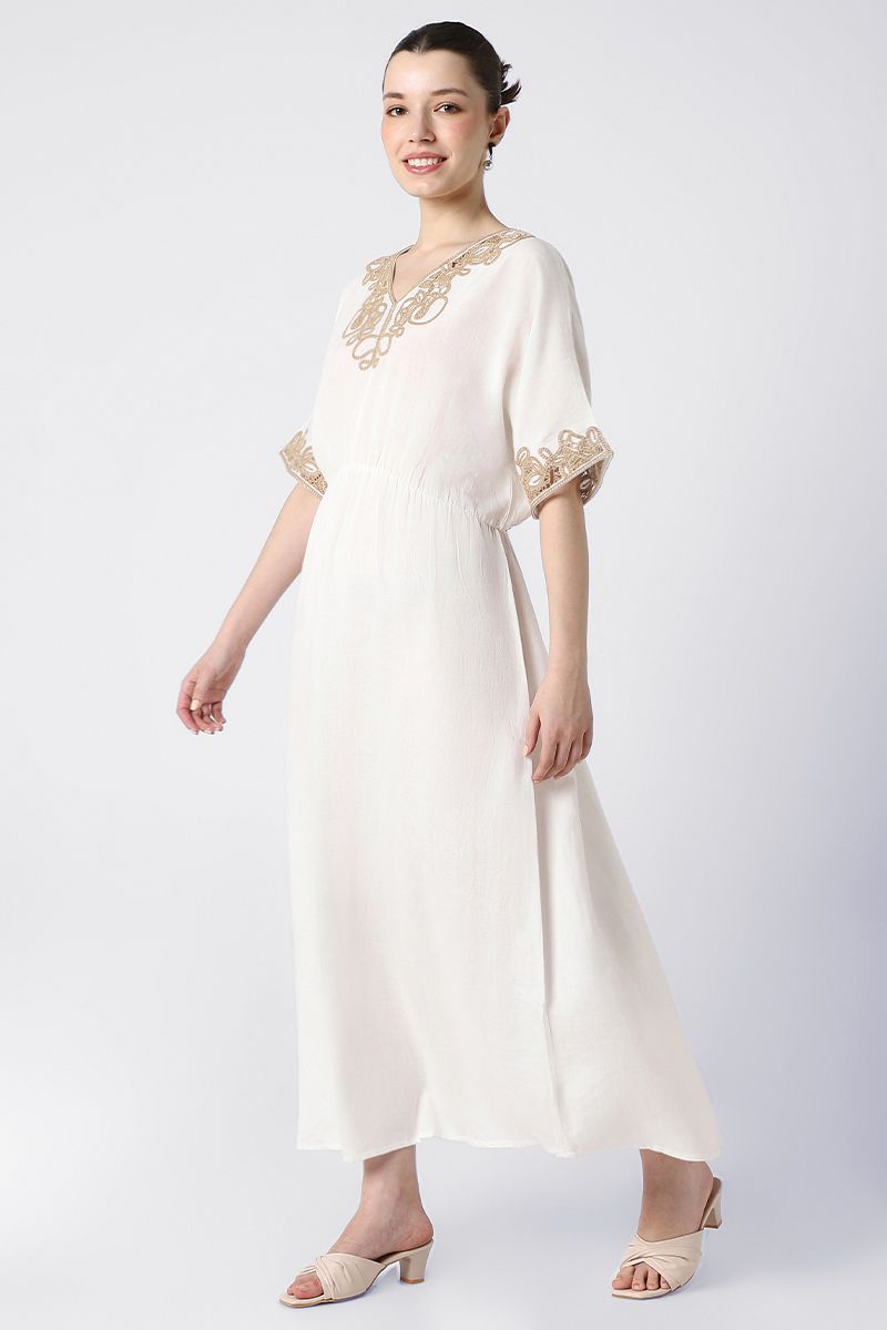 فستان نسائي بتطريز