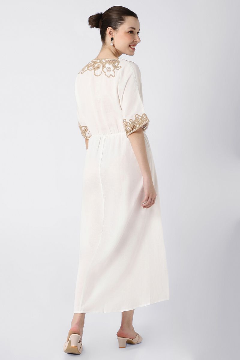 فستان نسائي بتطريز