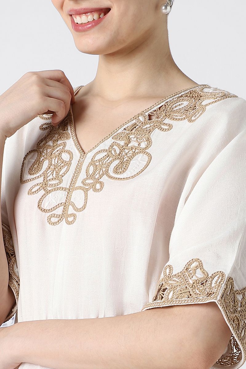 فستان نسائي بتطريز