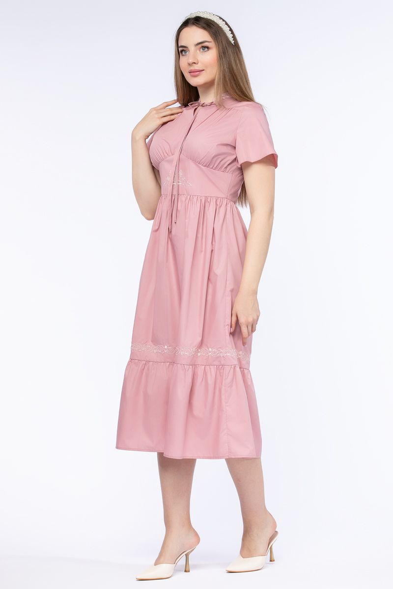 فستان نسائي بتطريز