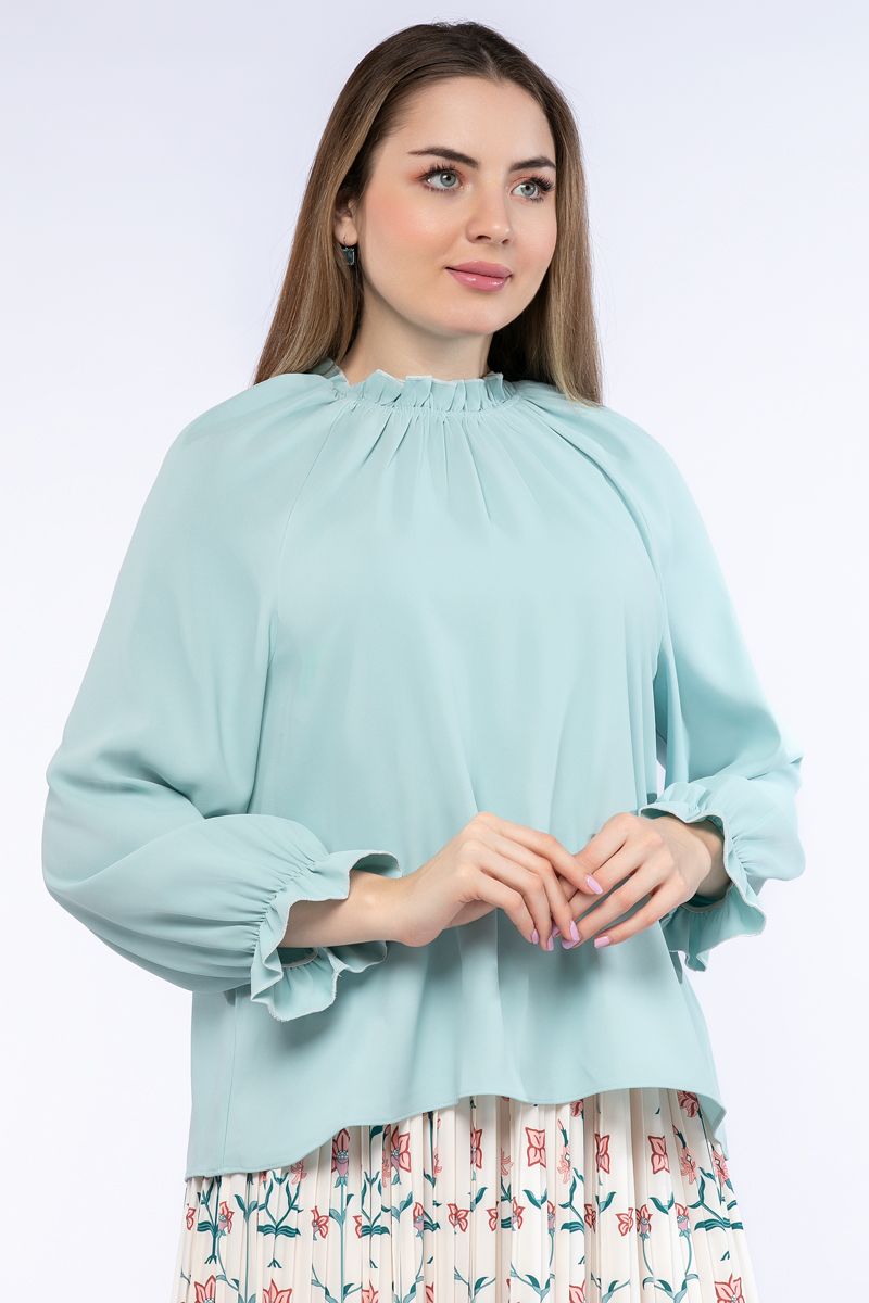 بلوزة نسائية بتفاصيل